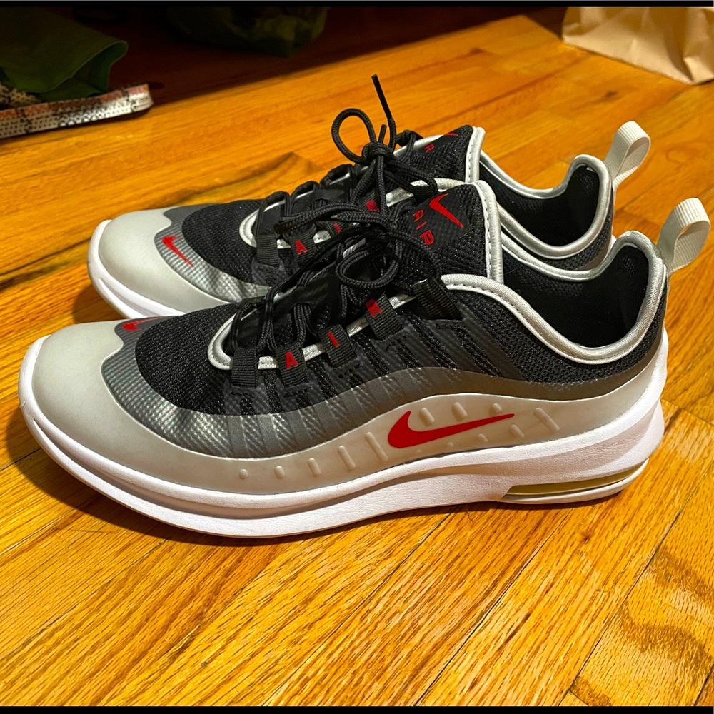 Nike Air Max Axis.
